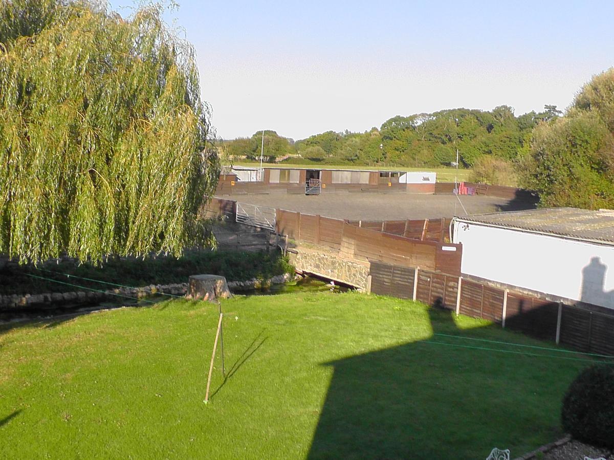 Willowbrook Riding Centre ชิชิสเตอร์ ภายนอก รูปภาพ